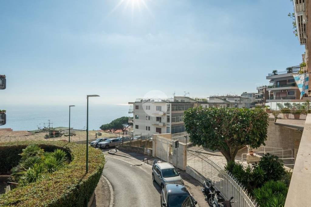 appartamento in vendita a Napoli in zona Posillipo