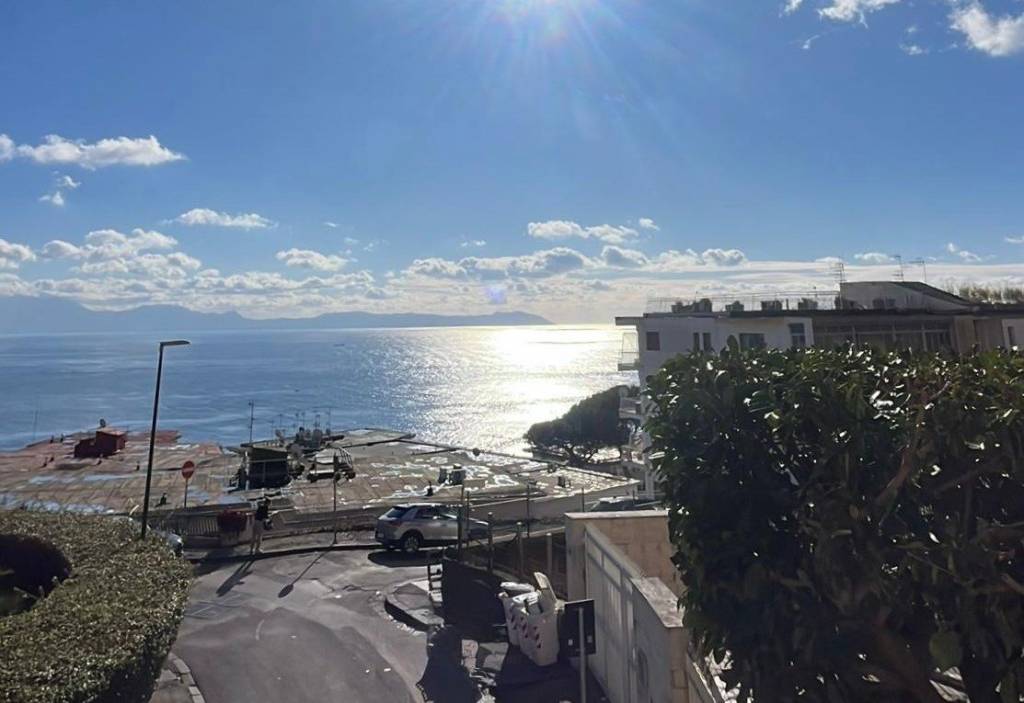 appartamento in vendita a Napoli in zona Posillipo