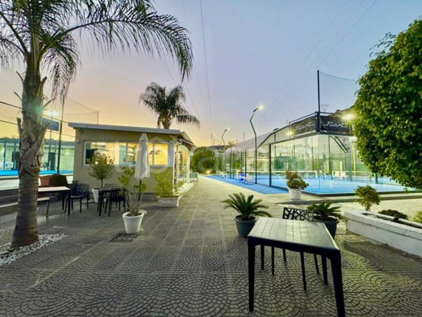 negozio in vendita a Napoli in zona Bagnoli