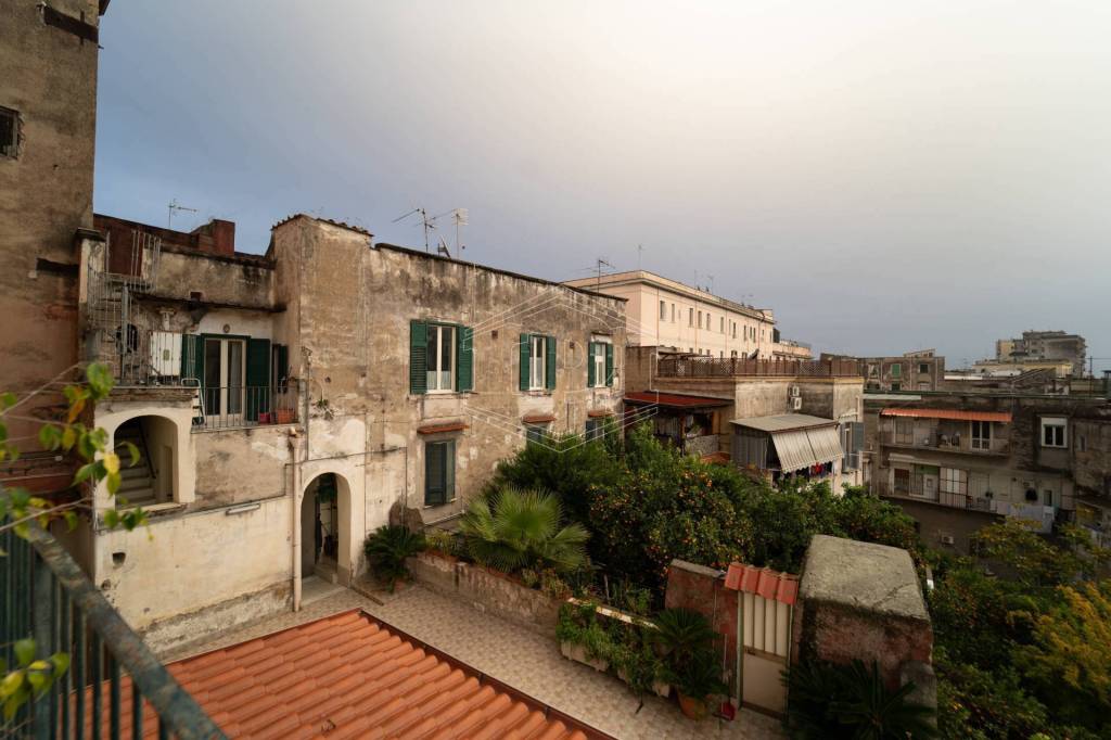 appartamento in vendita a Napoli in zona Mercato