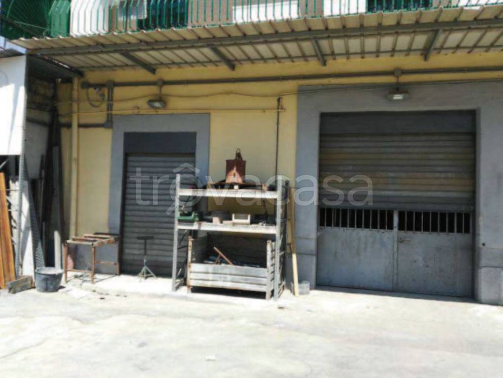 negozio in vendita a Napoli in zona Poggioreale