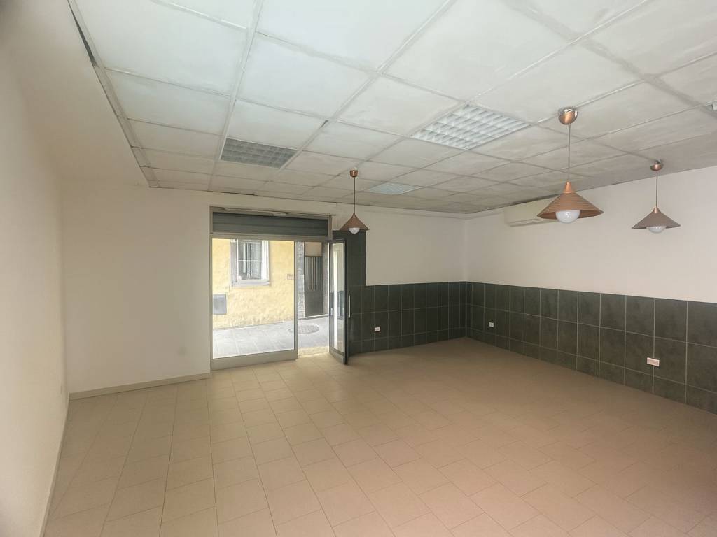 negozio in vendita a Napoli in zona Vomero