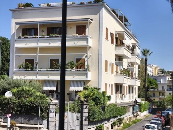 appartamento in vendita a Napoli in zona Posillipo