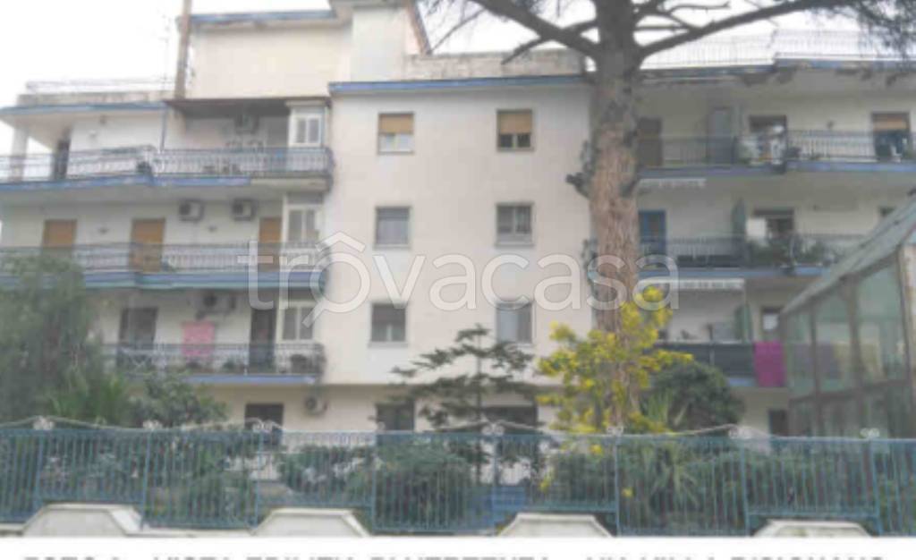 appartamento in vendita a Napoli in zona Chiaia