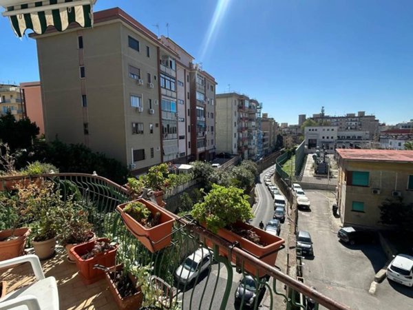 appartamento in vendita a Napoli in zona Arenella