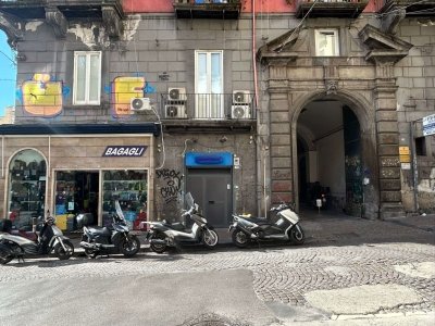negozio in vendita a Napoli in zona Centro Antico