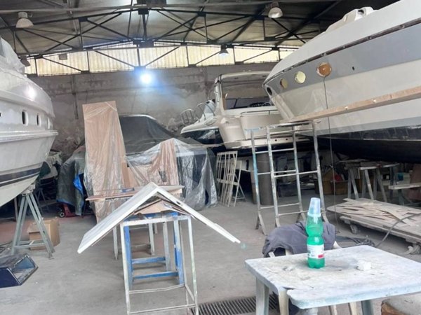 locale commerciale in vendita a Napoli in zona Fuorigrotta