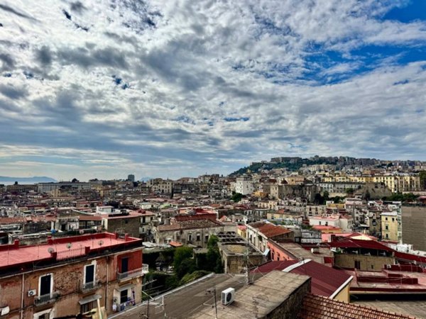 appartamento in vendita a Napoli in zona Stella