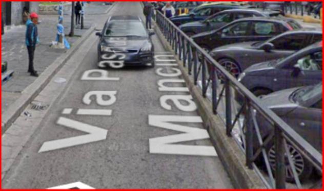 locale commerciale in vendita a Napoli in zona Pendino / San Giuseppe