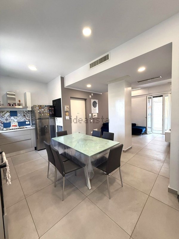 appartamento in vendita a Napoli in zona San Carlo all'Arena