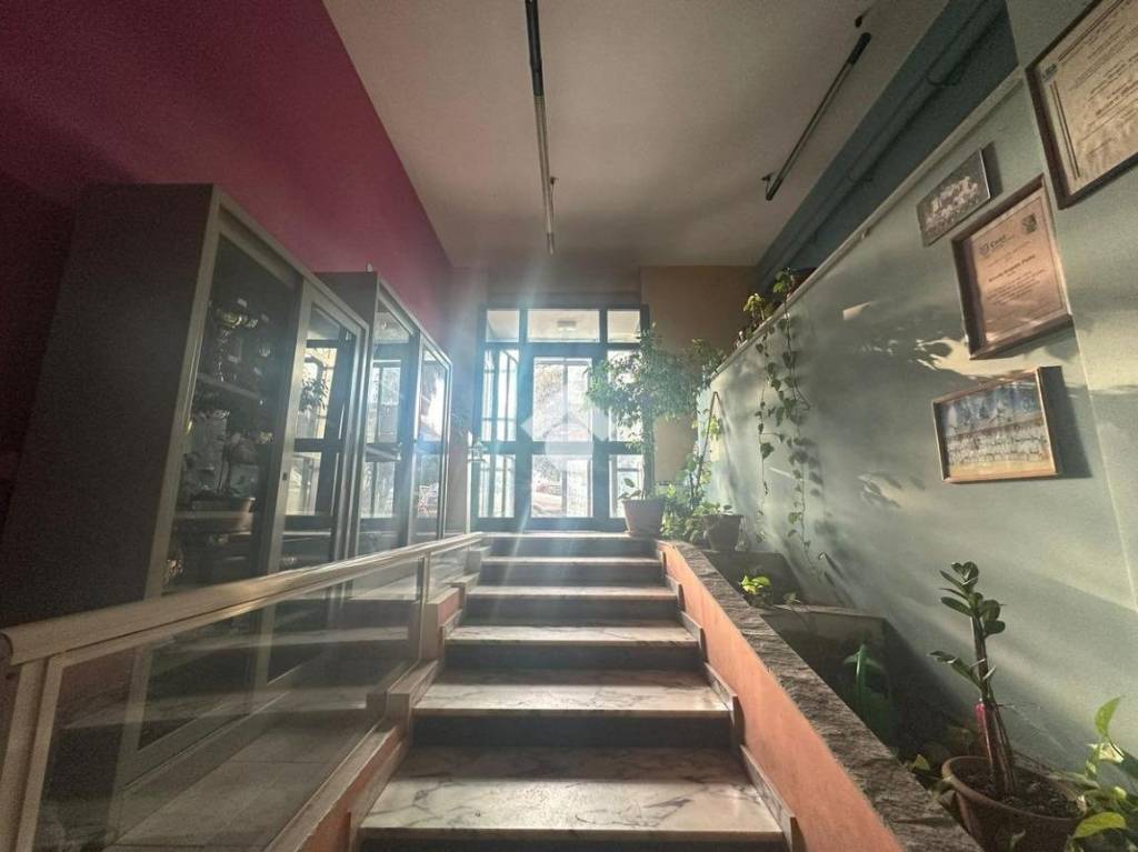 negozio in vendita a Napoli in zona Secondigliano