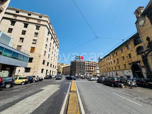 negozio in vendita a Napoli in zona Porto