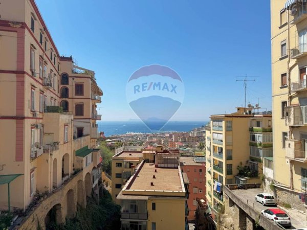 appartamento in vendita a Napoli in zona Chiaia