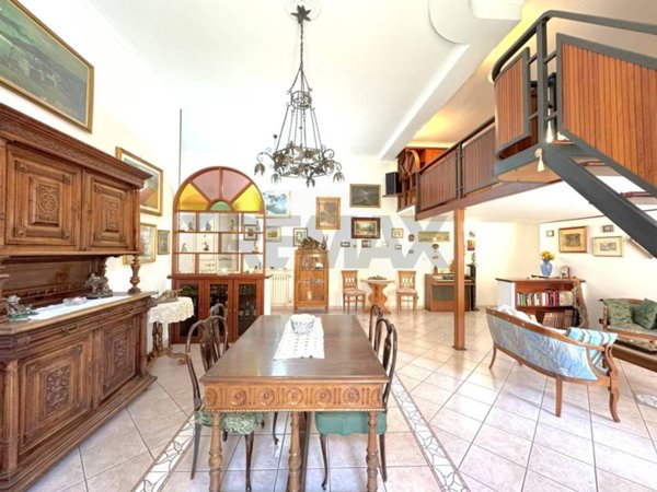 appartamento in vendita a Napoli in zona Chiaia