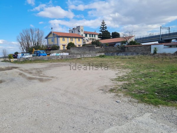 negozio in vendita a Napoli in zona Capodimonte / Colli Aminei