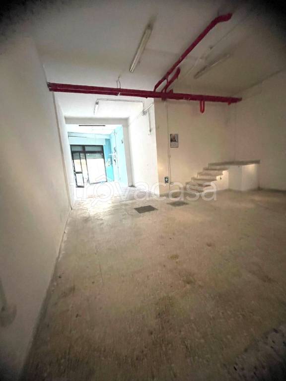 negozio in vendita a Napoli in zona Piscinola