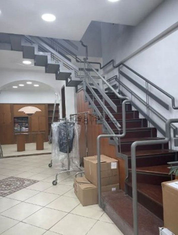 locale commerciale in vendita a Napoli in zona Arenella