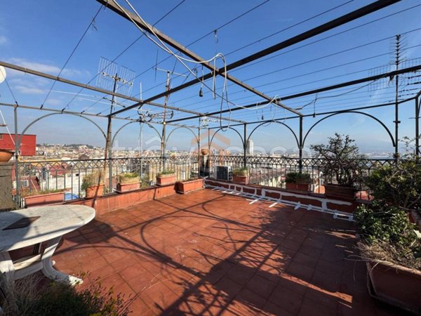 appartamento in vendita a Napoli in zona Porto