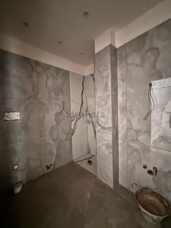 locale commerciale in vendita a Napoli in zona Secondigliano