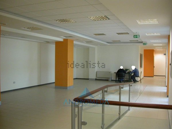 intera palazzina in vendita a Napoli in zona San Carlo all'Arena