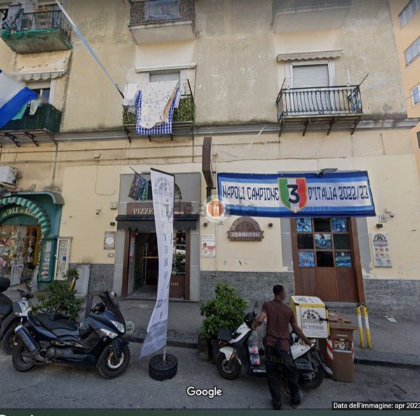 locale commerciale in vendita a Napoli in zona Arenella