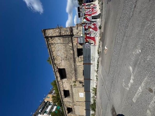 rudere in vendita a Napoli in zona Zona Industriale-Ferrovia