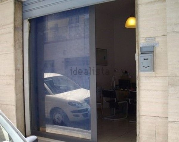 locale commerciale in vendita a Napoli in zona Vomero
