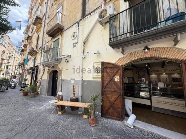 locale commerciale in vendita a Napoli