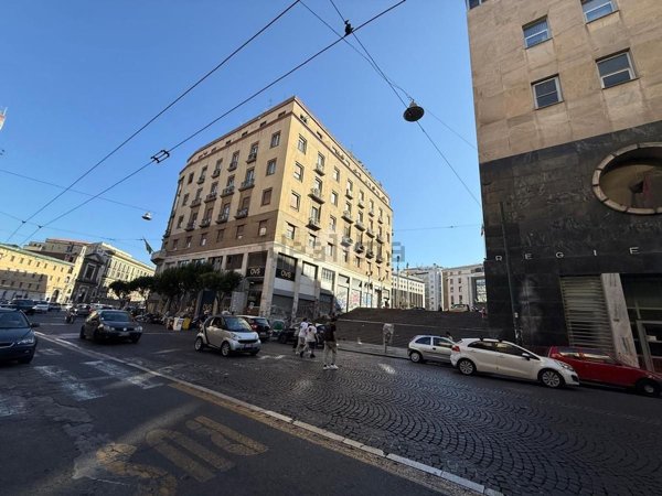 locale commerciale in vendita a Napoli