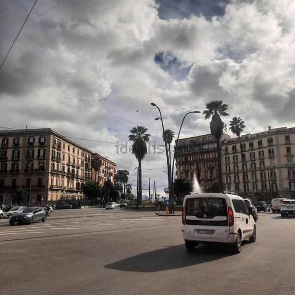 negozio in vendita a Napoli in zona Chiaia