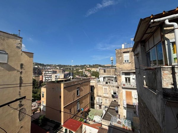 appartamento in vendita a Napoli in zona Stella