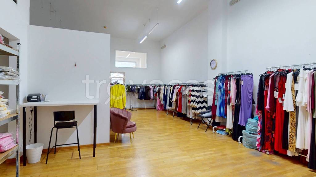 ufficio in vendita a Napoli in zona Barra