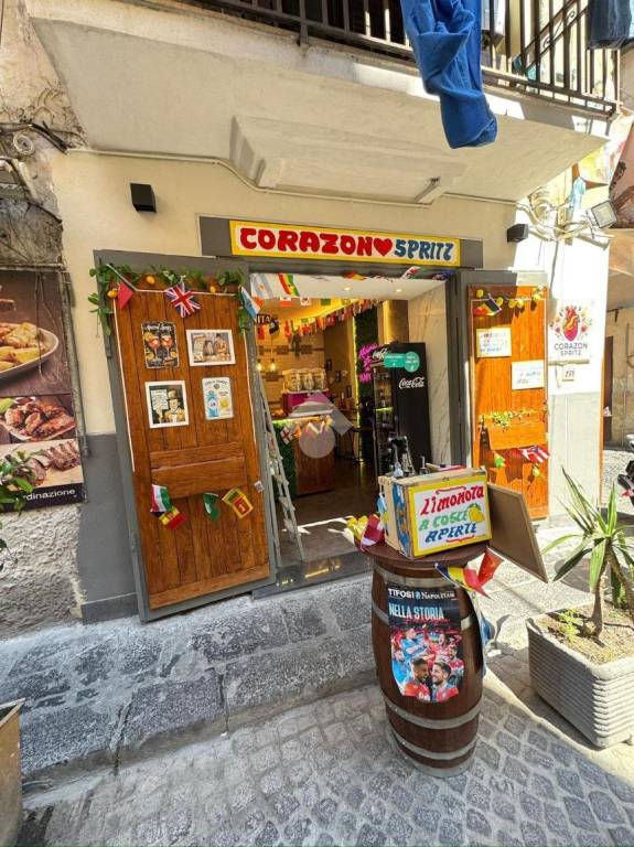 negozio in vendita a Napoli in zona Stella