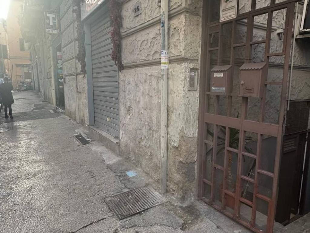 locale commerciale in vendita a Napoli in zona Vomero