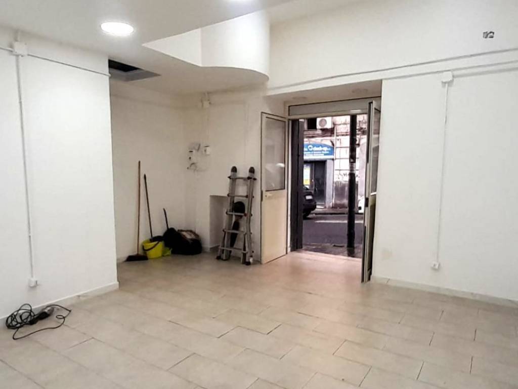 negozio in vendita a Napoli in zona Avvocata