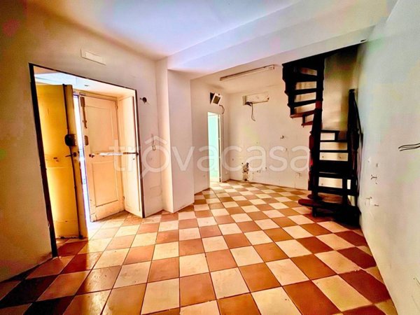 appartamento in vendita a Napoli in zona Porto