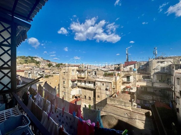 appartamento in vendita a Napoli in zona Stella