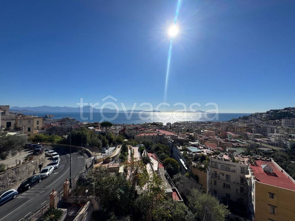 appartamento in vendita a Napoli in zona Chiaia