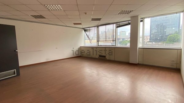 ufficio in vendita a Napoli in zona Poggioreale