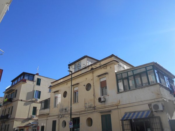 appartamento in vendita a Napoli in zona Bagnoli