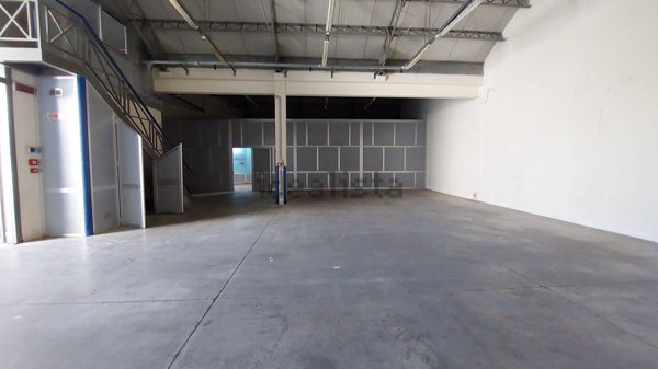 ufficio in vendita a Napoli in zona Barra