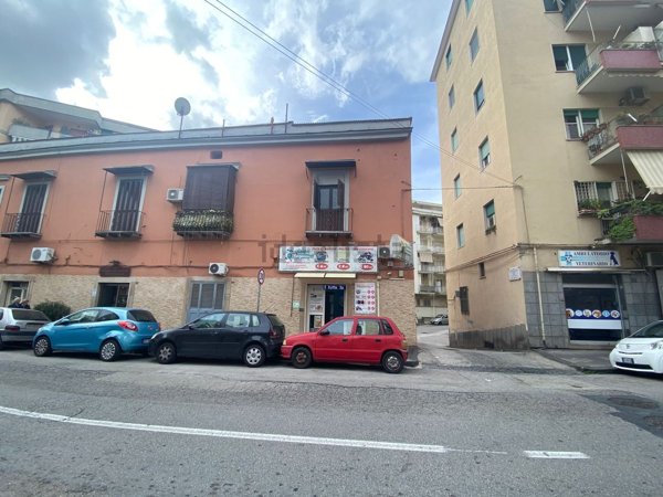 locale commerciale in vendita a Napoli in zona Fuorigrotta