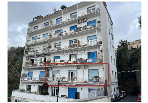 appartamento in vendita a Napoli in zona Chiaia