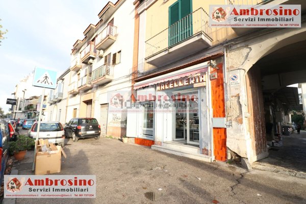 locale commerciale in vendita a Napoli in zona San Pietro a Patierno