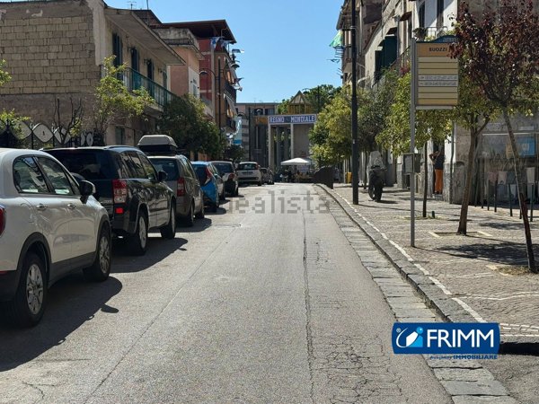 locale commerciale in vendita a Napoli in zona Barra