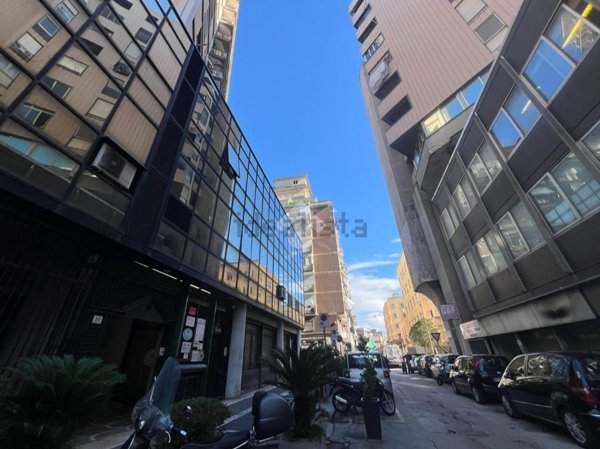 ufficio in vendita a Napoli in zona Mercato