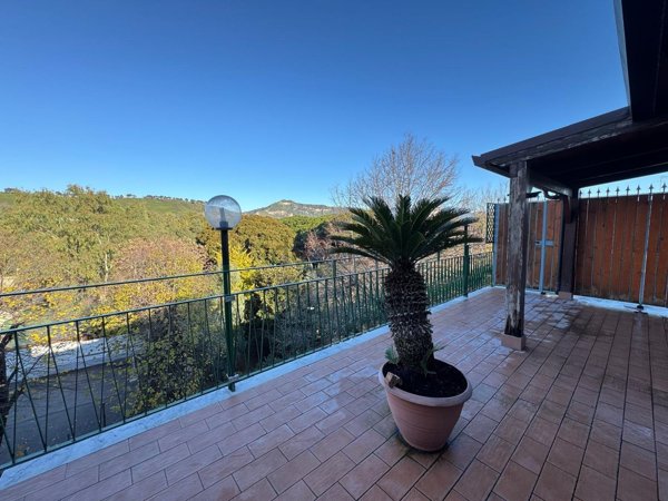 appartamento in vendita a Napoli in zona Fuorigrotta