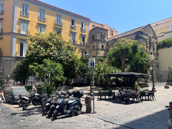 locale commerciale in vendita a Napoli