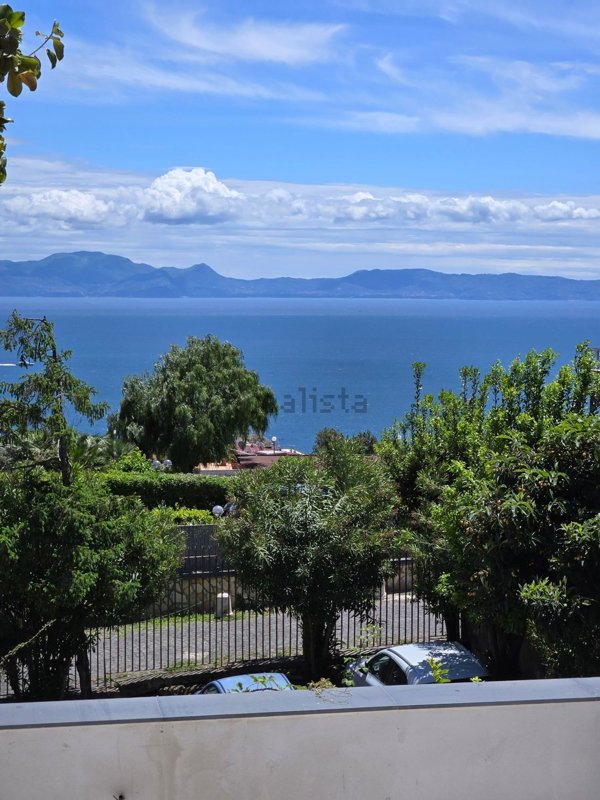 appartamento in vendita a Napoli in zona Posillipo