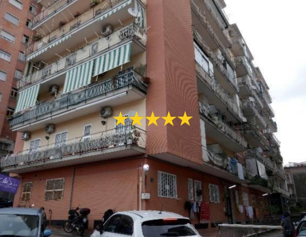 appartamento in vendita a Napoli in zona Fuorigrotta